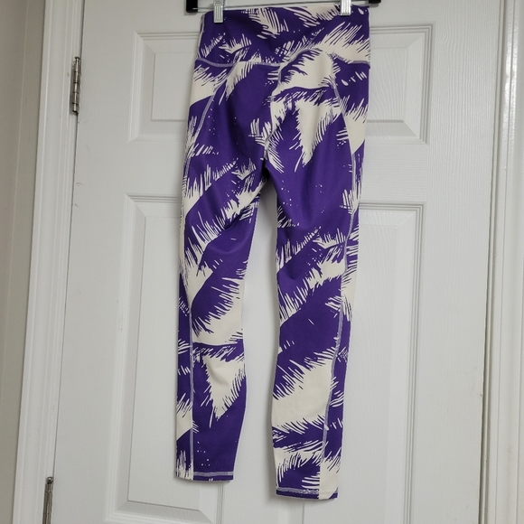 Flabletics NWT
Pure-luxe Oasis High-Waisted Leggins  Tropical Palm. - Picture 5 of 13